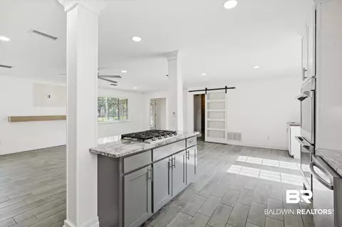 2930 E Crabtree Ln, Mobile, AL 36618 photo 7