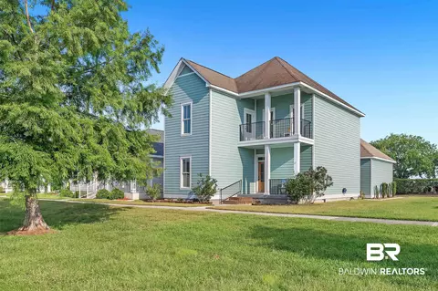 911 Periwinkle Ln, Foley, AL 36535