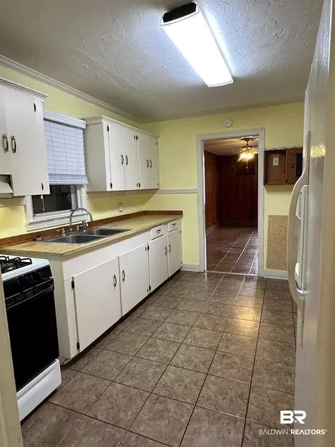 608 E Laurel St, Atmore, AL 36502 photo 15