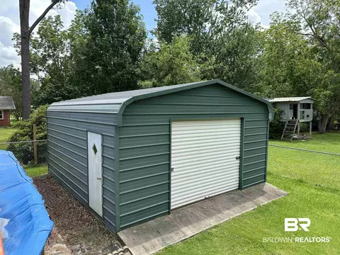 608 E Laurel St, Atmore, AL 36502 photo 5