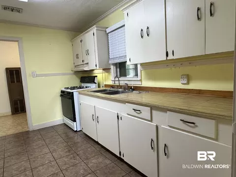 608 E Laurel St, Atmore, AL 36502 photo 11