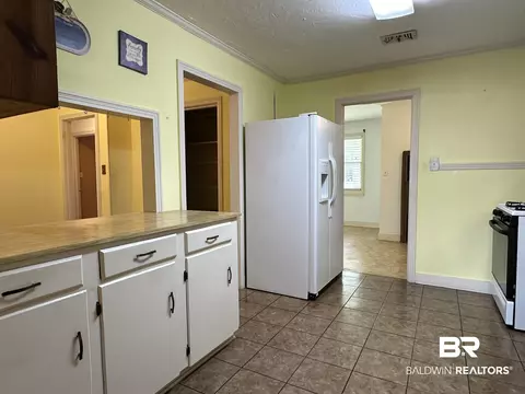 608 E Laurel St, Atmore, AL 36502 photo 10