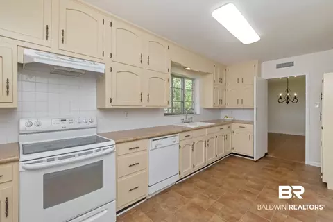251 Irvine Rd, Mobile, AL 36606 photo 4