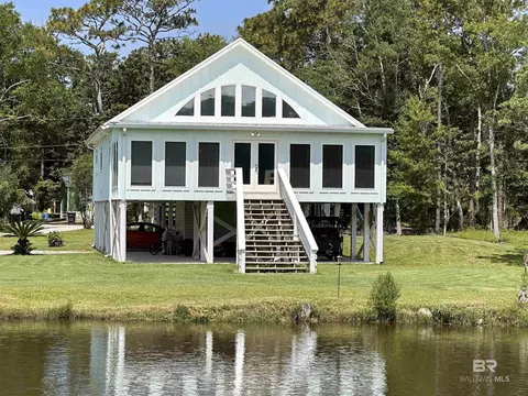 6880 Piney Woods Rd, Foley, AL 36535