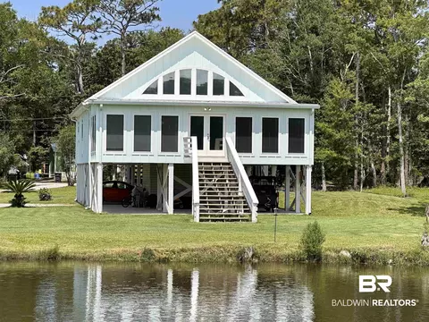 6880 Piney Woods Rd, Foley, AL 36535