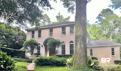 679 Colonial Dr, Fairhope, AL 36532