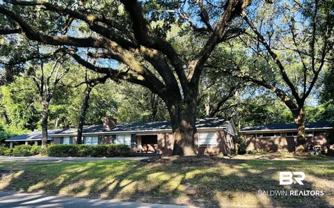910 Cottage Hill Ave, Mobile, AL 36693