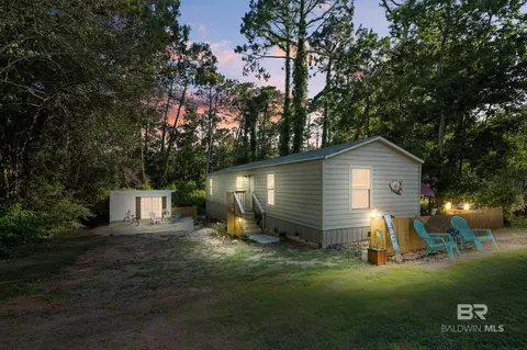 1417 Ridgewood Dr, Lillian, AL 36549