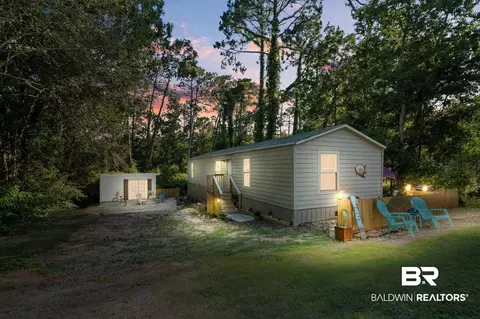 1417 Ridgewood Dr, Lillian, AL 36549