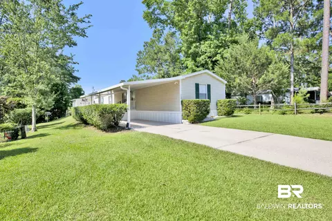 1133 Ridgewood Dr, Lillian, AL 36549