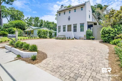 357 Satsuma St, Fairhope, AL 36532