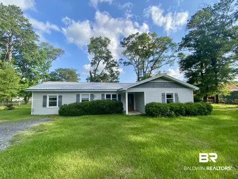 106 Vine St, Bay Minette, AL 36507