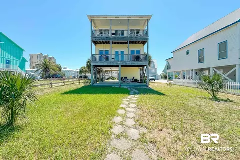 204 W 8th St, Gulf Shores, AL 36542