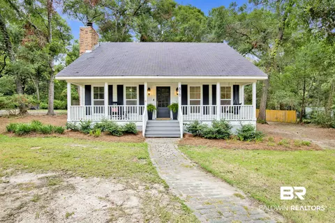818 Bon Secour St, Fairhope, AL 36532