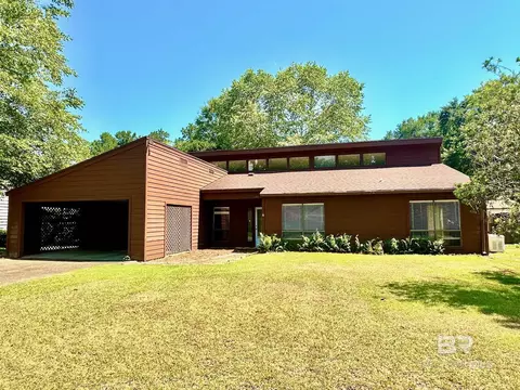 113 Cherryhill Dr, Daphne, AL 36526