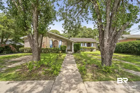 2710 Longleaf Dr, Mobile, AL 36693