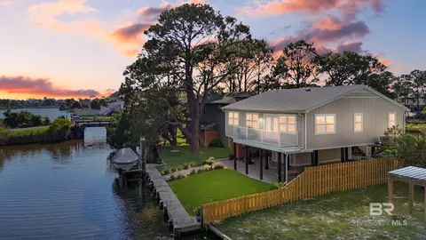 433 Creekview Ln, Gulf Shores, AL 36542