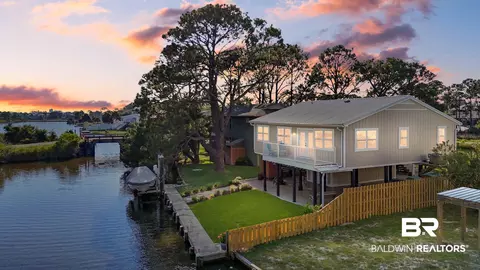 433 Creekview Ln, Gulf Shores, AL 36542