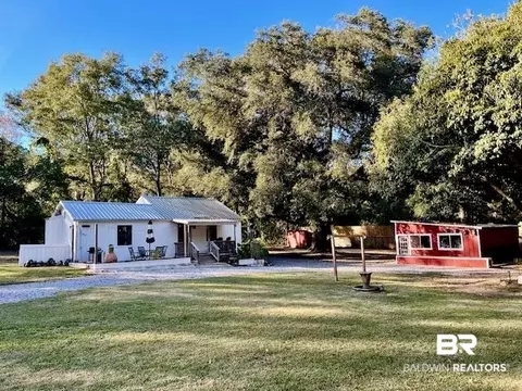 24561 Peavy Ln, Robertsdale, AL 36567