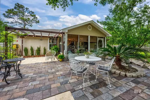 8901 Mars Dr, Pensacola, FL 32507