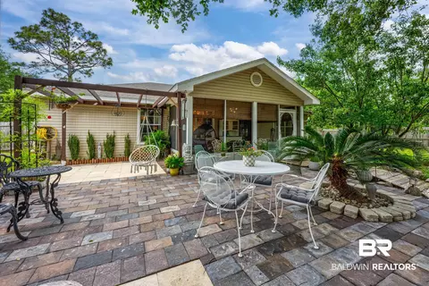 8901 Mars Dr, Pensacola, FL 32507