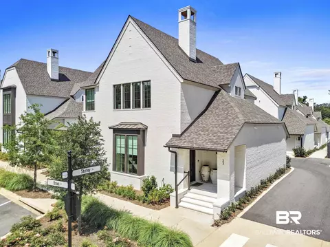23 Shirley Ln, Fairhope, AL 36532