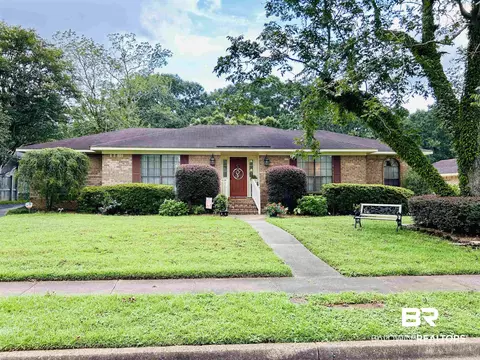 2341 E Huffman Dr, Mobile, AL 36693