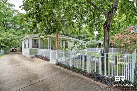 270 Pinehill Dr, Mobile, AL 36606 photo 1