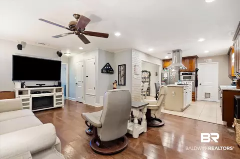 558 Stuart St, Daphne, AL 36526 photo 3