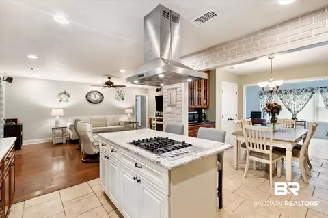 558 Stuart St, Daphne, AL 36526 photo 5