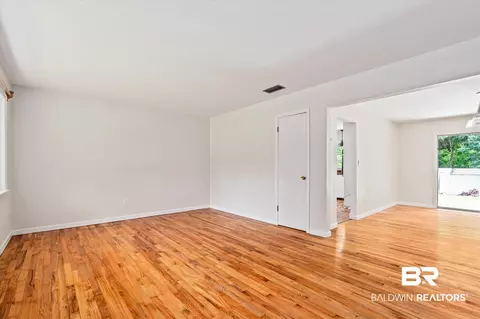 3325 Lacoste Rd, Mobile, AL 36618 photo 2