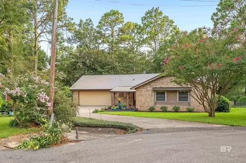 104 James Cir, Daphne, AL 36526