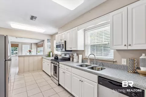 2908 Thornhill Dr, Mobile, AL 36606 photo 8