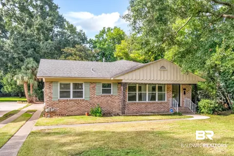 1906 Old Shell Rd, Mobile, AL 36607