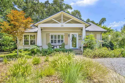 304 Nichols Ave, Fairhope, AL 36532