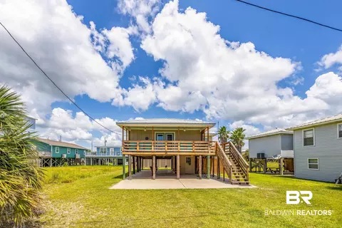 534 E 1st Ave, Gulf Shores, AL 36542
