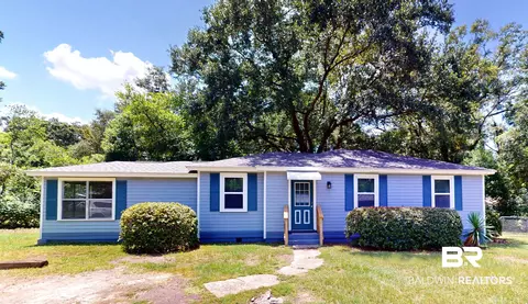 5231 Greenwood Ln, Mobile, AL 36608
