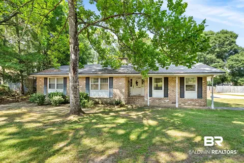 179 Country Club Dr, Daphne, AL 36526