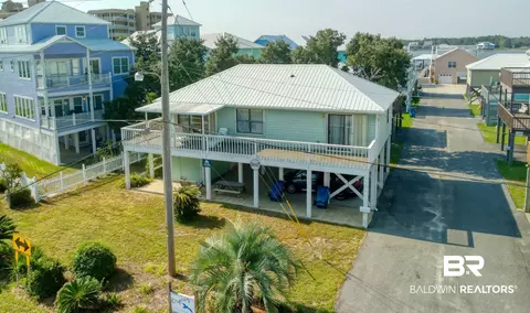 1496 Sandpiper Ln, Gulf Shores, AL 36542