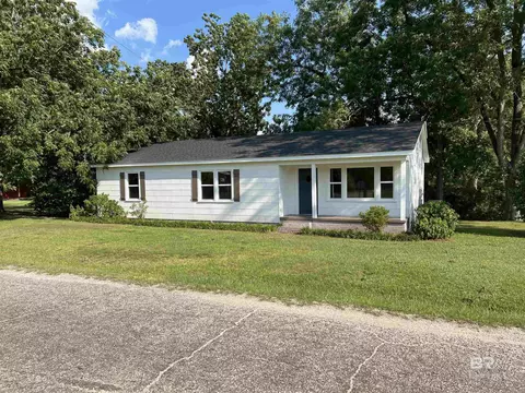 76 John St, Frisco City, AL 36445