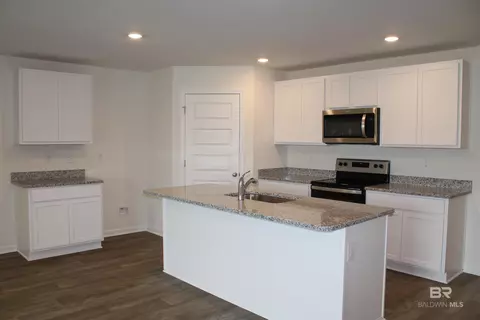 Kitchen - 24272 Veranda Cir, Elberta, AL 36530 photo 3 of 4