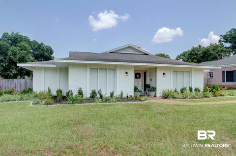 6608 N Chimney Top Dr, Mobile, AL 36695
