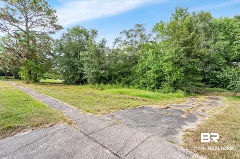 7001 S Charleston Oaks Dr, Mobile, AL 36695