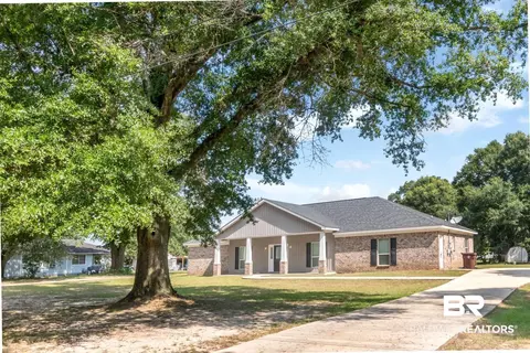 205 E Pine Ave, Satsuma, AL 36572