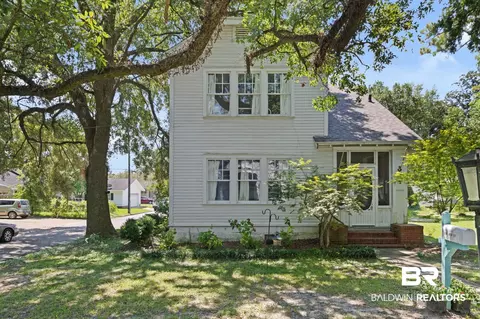 324 4th St, Chickasaw, AL 36611