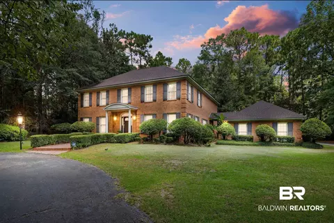 1945 Kimberly Dr, Atmore, AL 36502