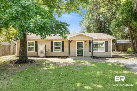 121 W 15th St, Bay Minette, AL 36507