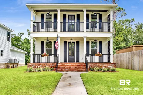 18436 Holt Ln, Gulf Shores, AL 36542