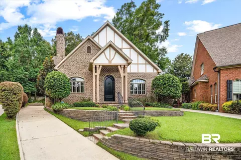 812 Country Club Ct, Mobile, AL 36609