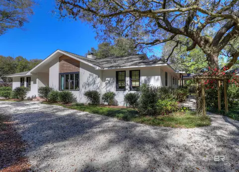 7 Summer Ln, Fairhope, AL 36532